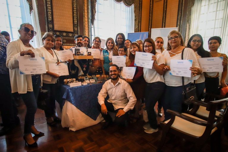 Se entregaron reconocimientos a los más destacados beneficiarios de los talleres de Habilidades Productivas