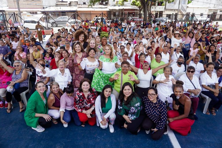 Conversatorio “Mujeres Sin Límites” congregó a más de 300 mujeres por el Día Internacional de la Mujer