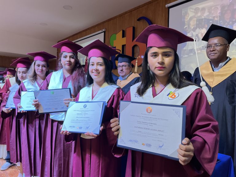Más profesionales en Enfermería para Guayaquil a través de las becas de la EP DASE