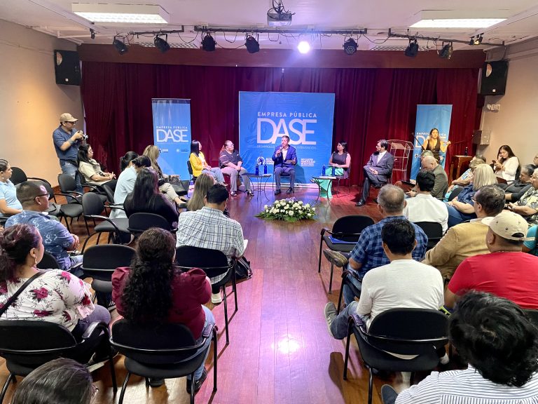 Conversatorio con expertos y becarios de la EP DASE para abordar los desafíos académicos en la era digital
