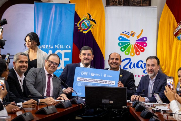 EP DASE firma convenio con la Prefectura del Azuay y Alcaldía de Cuenca para impartir capacitaciones