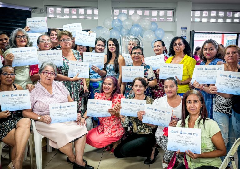 CAMI 29 y Oriente clausuró el taller de Patronaje, corte y confección con un desfile de modas y certificación