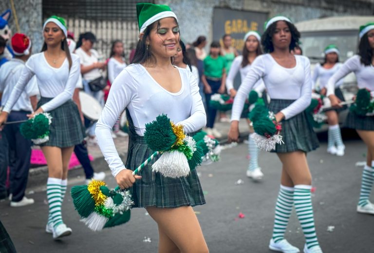 EP DASE llena de magia y colores el suroeste de Guayaquil con su pregón navideño
