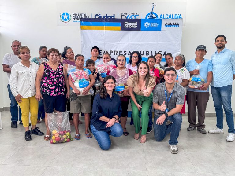 El programa Porciones de Esperanza de la EP DASE imparte charla y entrega kits de alimentos a ciudadanos