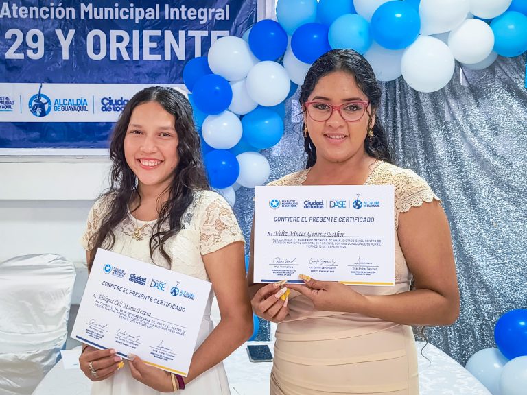 En el CAMI 29 y Oriente se certificaron 45 mujeres en el Taller de Técnicas de Uñas
