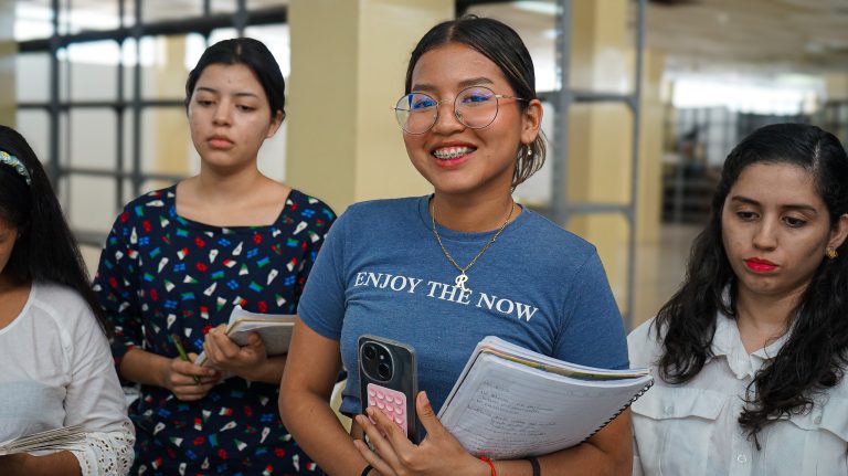 100 ciudadanos se capacitan en Servicio de Hostess de Excelencia