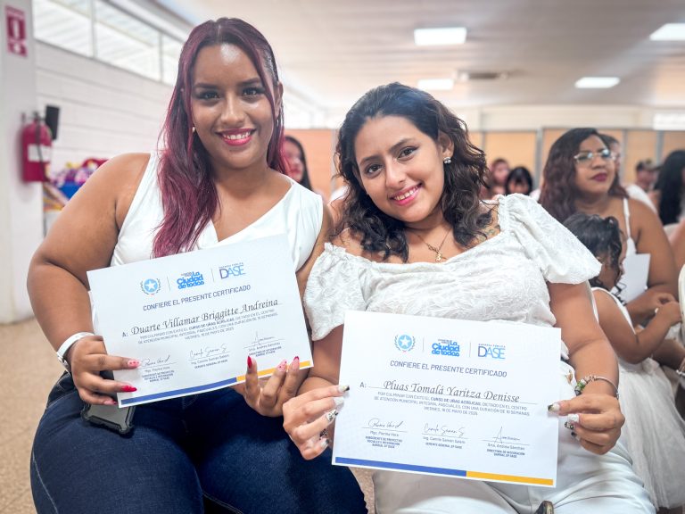 EP DASE empodera a 50 mujeres de Pascuales con certificación en Técnicas de Uñas