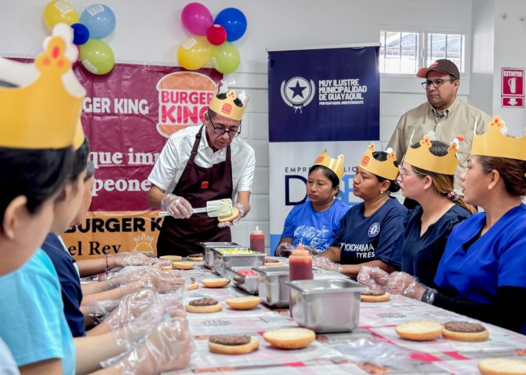La Alcaldía de Guayaquil, DASE EP y Burger King se unen para capacitar a mujeres de Chongón