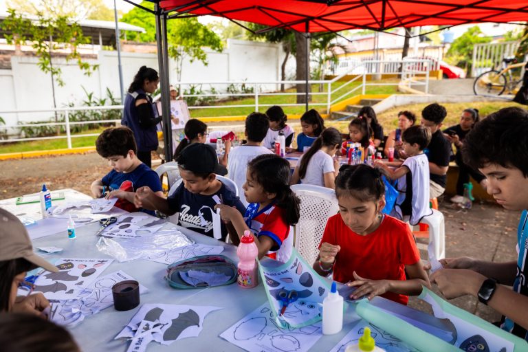 Niños y jóvenes aprenden sobre el cuidado de la naturaleza en cursos vacacionales de EP DASE