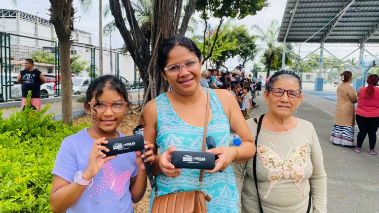1.423 guayaquileños recibieron lentes gratuitos en una nueva jornada de Guayaquil Vuelve a Ver