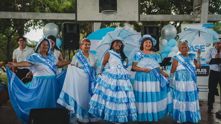 Adultos mayores celebraron a Guayaquil con un emotivo Festival Juliano en el Centro Gerontológico Municipal