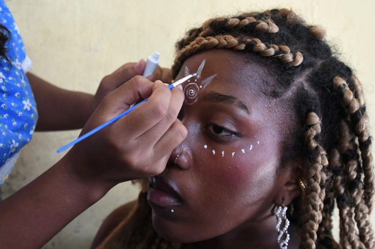 Entre tambores y sueños: la cultura afroecuatoriana abre caminos para niños y mujeres en la Isla Trinitaria