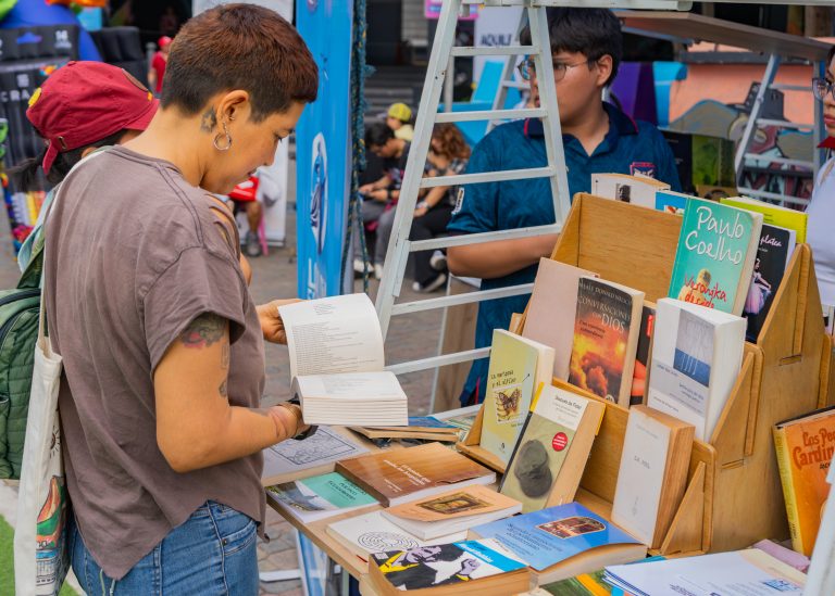Aquí Lee Guayaquil y Biblio al Parque se unen para promover la lectura en el Parque Seminario