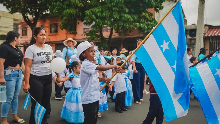 Pregón Octubrino llenó de alegría y orgullo las calles del Suburbio de Guayaquil