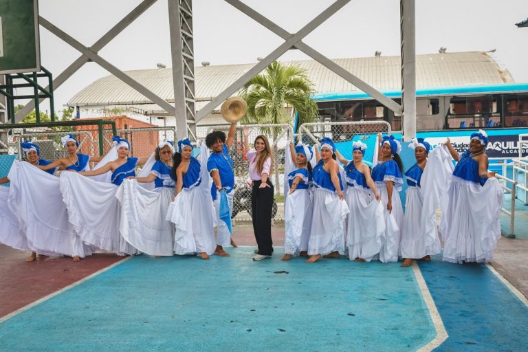 Con danza e integración, adultos mayores celebraron las fiestas octubrinas en el CAMI Guasmo